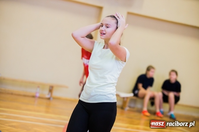 Zdjęcie w galerii na portalu naszraciborz.pl: Turniej Dwójek Siatkarskich Dziewcząt i Chłopców klas VI wiadomości z regionu