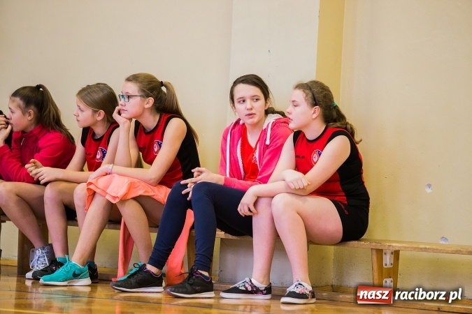 Zdjęcie w galerii na portalu naszraciborz.pl: Turniej Dwójek Siatkarskich Dziewcząt i Chłopców klas VI wiadomości z regionu