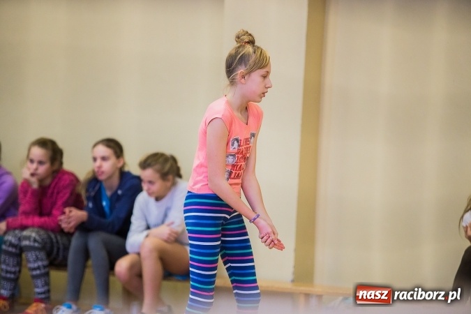 Zdjęcie w galerii na portalu naszraciborz.pl: Turniej Dwójek Siatkarskich Dziewcząt i Chłopców klas VI wiadomości z regionu