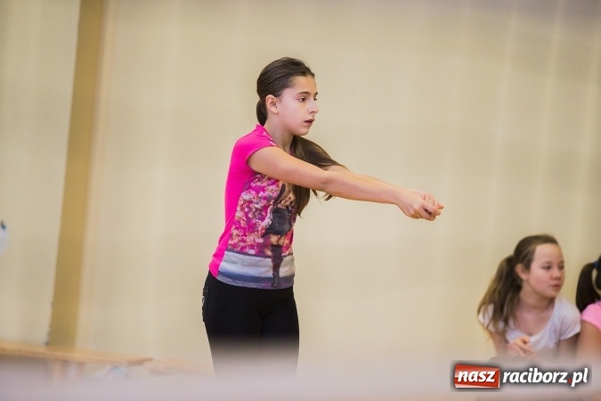 Zdjęcie w galerii na portalu naszraciborz.pl: Turniej Dwójek Siatkarskich Dziewcząt i Chłopców klas VI wiadomości z regionu