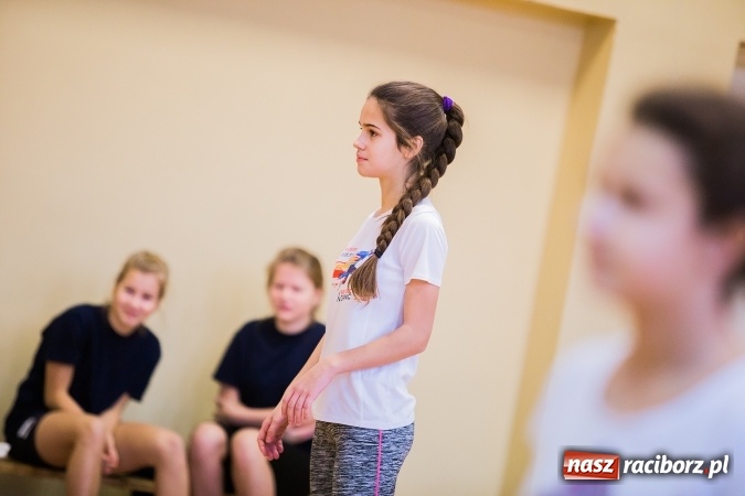 Zdjęcie w galerii na portalu naszraciborz.pl: Turniej Dwójek Siatkarskich Dziewcząt i Chłopców klas VI wiadomości z regionu