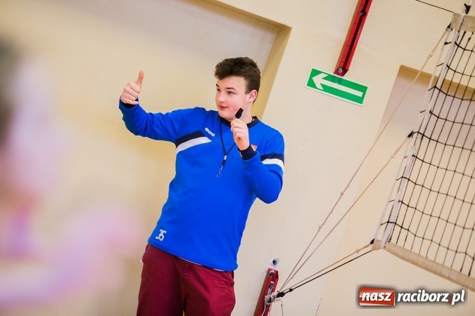 Zdjęcie w galerii na portalu naszraciborz.pl: Turniej Dwójek Siatkarskich Dziewcząt i Chłopców klas VI wiadomości z regionu