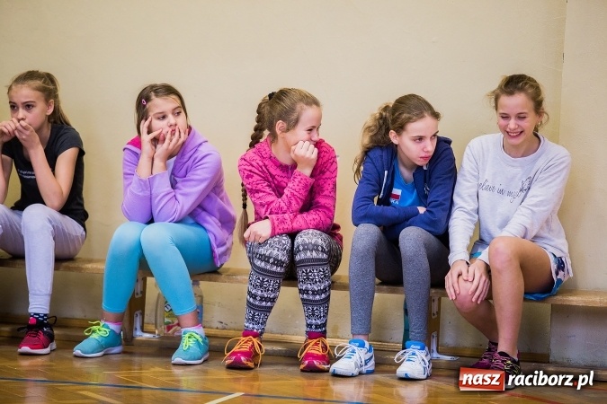 Zdjęcie w galerii na portalu naszraciborz.pl: Turniej Dwójek Siatkarskich Dziewcząt i Chłopców klas VI wiadomości z regionu