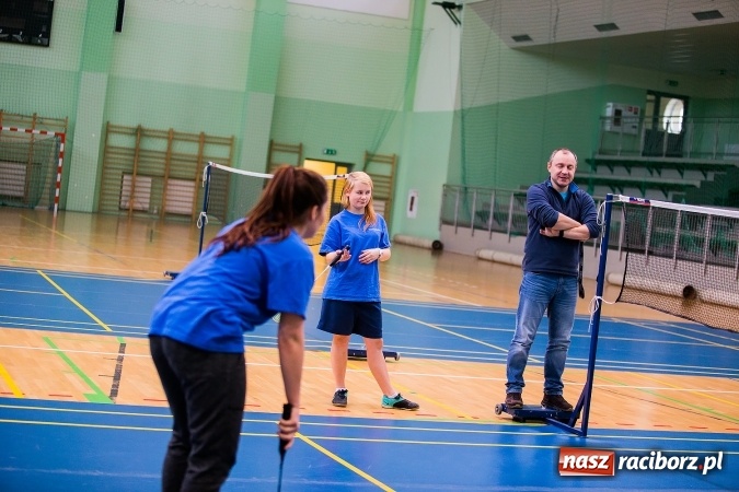 Zdjęcie w galerii na portalu naszraciborz.pl: Finał miejski w badmintonie dziewcząt szkół ponagimnazjalnych wiadomości z regionu