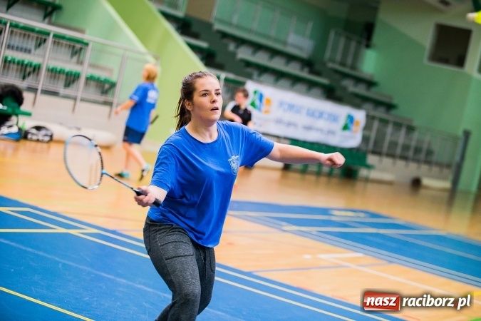 Zdjęcie w galerii na portalu naszraciborz.pl: Finał miejski w badmintonie dziewcząt szkół ponagimnazjalnych wiadomości z regionu