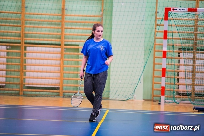 Zdjęcie w galerii na portalu naszraciborz.pl: Finał miejski w badmintonie dziewcząt szkół ponagimnazjalnych wiadomości z regionu