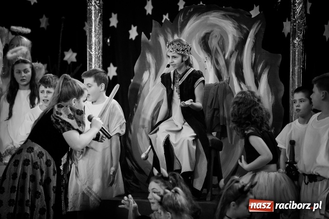 Zdjęcie w galerii na portalu naszraciborz.pl: Gdzie jest nasze Betlejem, czyli jasełka w SP 13 wiadomości z regionu