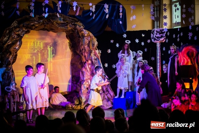 Zdjęcie w galerii na portalu naszraciborz.pl: Gdzie jest nasze Betlejem, czyli jasełka w SP 13 wiadomości z regionu