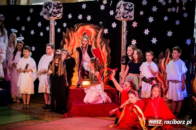 Zdjęcie w galerii na portalu naszraciborz.pl: Gdzie jest nasze Betlejem, czyli jasełka w SP 13 wiadomości z regionu