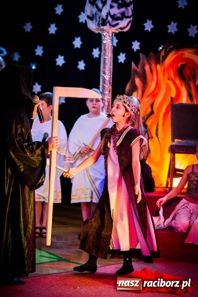 Zdjęcie w galerii na portalu naszraciborz.pl: Gdzie jest nasze Betlejem, czyli jasełka w SP 13 wiadomości z regionu