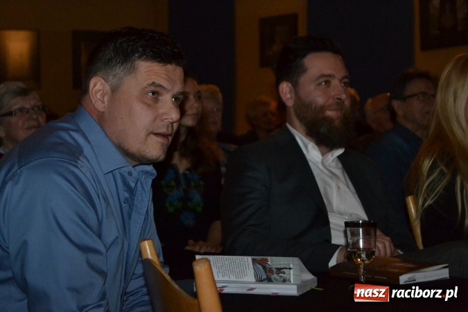 Zdjęcie w galerii na portalu naszraciborz.pl: Książęta smaku - wieczór promocyjny książki Marka Rapnickiego w Strzesze wiadomości z regionu