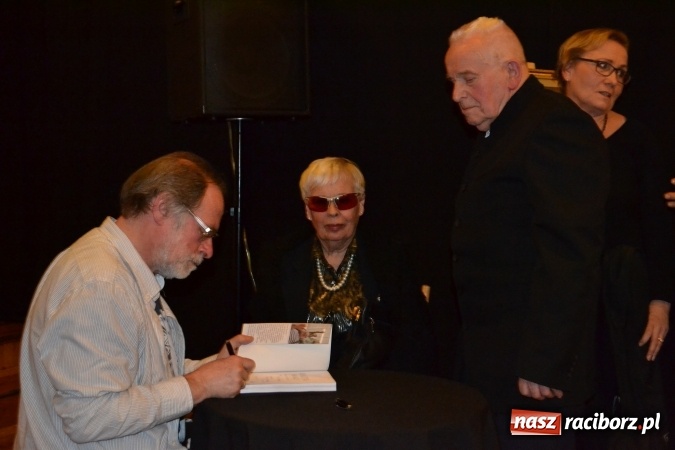 Zdjęcie w galerii na portalu naszraciborz.pl: Książęta smaku - wieczór promocyjny książki Marka Rapnickiego w Strzesze wiadomości z regionu