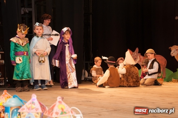 Zdjęcie w galerii na portalu naszraciborz.pl: Przedszkolaki ze Stokrotki z jasełkami na deskach Strzechy  wiadomości z regionu