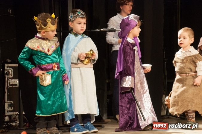 Zdjęcie w galerii na portalu naszraciborz.pl: Przedszkolaki ze Stokrotki z jasełkami na deskach Strzechy  wiadomości z regionu