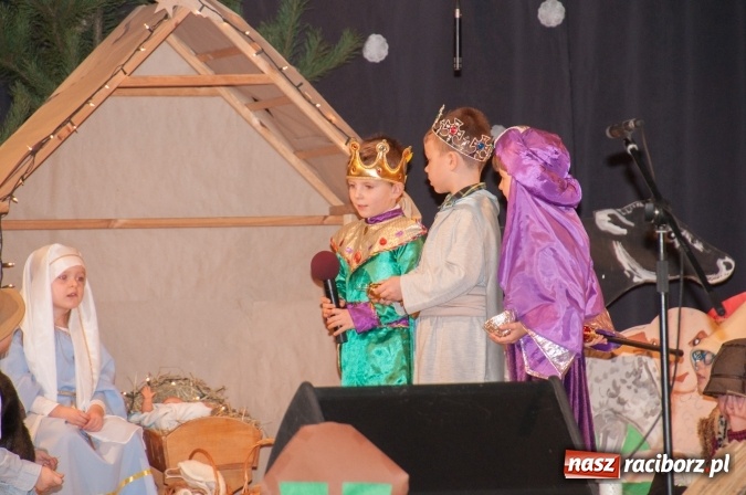 Zdjęcie w galerii na portalu naszraciborz.pl: Przedszkolaki ze Stokrotki z jasełkami na deskach Strzechy  wiadomości z regionu