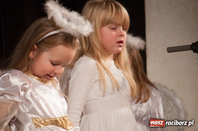 Zdjęcie w galerii na portalu naszraciborz.pl: Przedszkolaki ze Stokrotki z jasełkami na deskach Strzechy  wiadomości z regionu