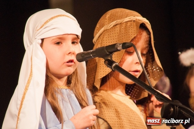 Zdjęcie w galerii na portalu naszraciborz.pl: Przedszkolaki ze Stokrotki z jasełkami na deskach Strzechy  wiadomości z regionu