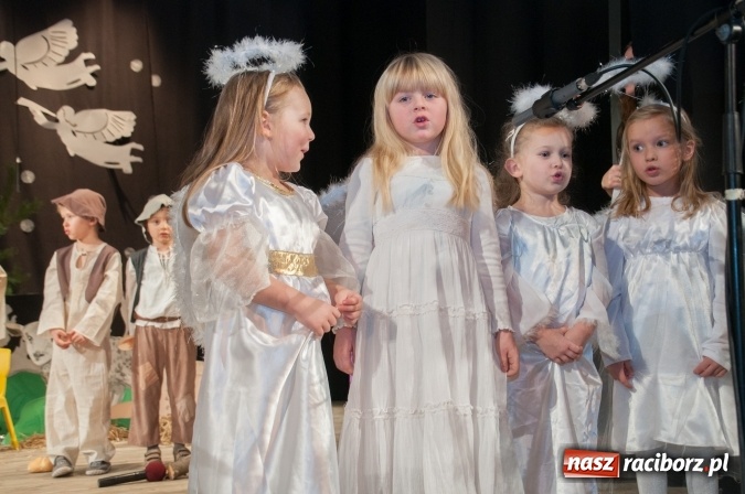 Zdjęcie w galerii na portalu naszraciborz.pl: Przedszkolaki ze Stokrotki z jasełkami na deskach Strzechy  wiadomości z regionu