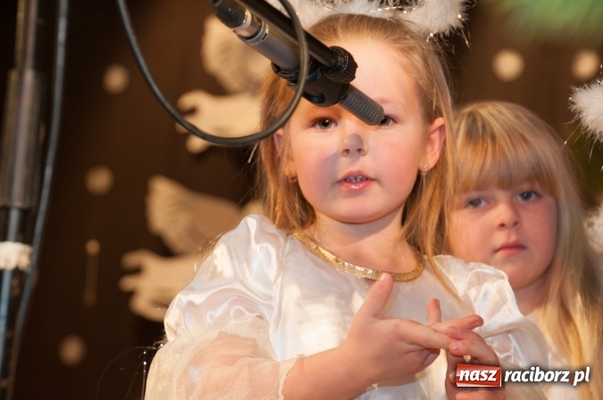 Zdjęcie w galerii na portalu naszraciborz.pl: Przedszkolaki ze Stokrotki z jasełkami na deskach Strzechy  wiadomości z regionu