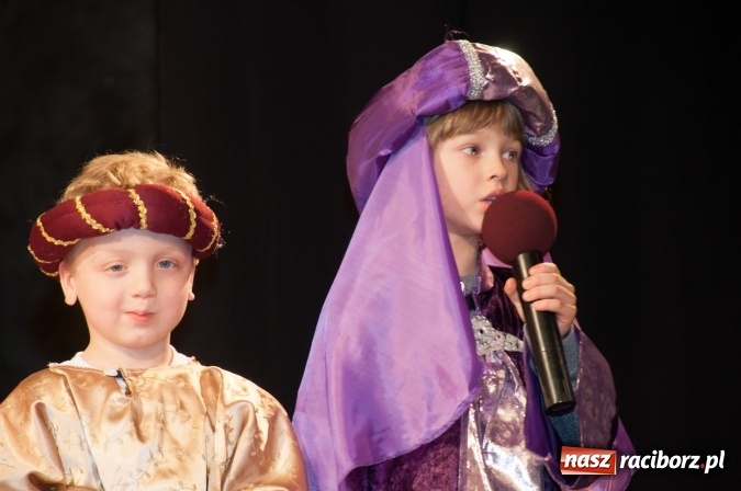 Zdjęcie w galerii na portalu naszraciborz.pl: Przedszkolaki ze Stokrotki z jasełkami na deskach Strzechy  wiadomości z regionu