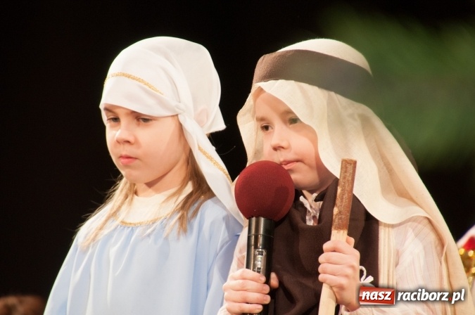 Zdjęcie w galerii na portalu naszraciborz.pl: Przedszkolaki ze Stokrotki z jasełkami na deskach Strzechy  wiadomości z regionu