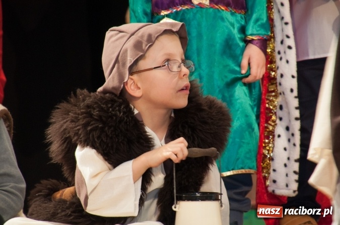 Zdjęcie w galerii na portalu naszraciborz.pl: Przedszkolaki ze Stokrotki z jasełkami na deskach Strzechy  wiadomości z regionu