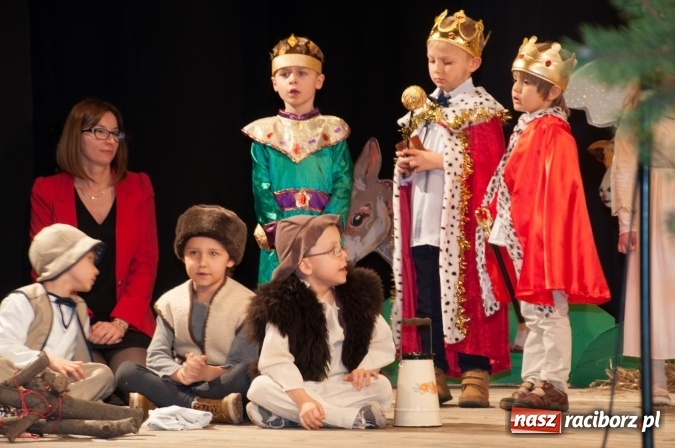Zdjęcie w galerii na portalu naszraciborz.pl: Przedszkolaki ze Stokrotki z jasełkami na deskach Strzechy  wiadomości z regionu