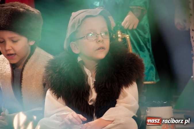 Zdjęcie w galerii na portalu naszraciborz.pl: Przedszkolaki ze Stokrotki z jasełkami na deskach Strzechy  wiadomości z regionu