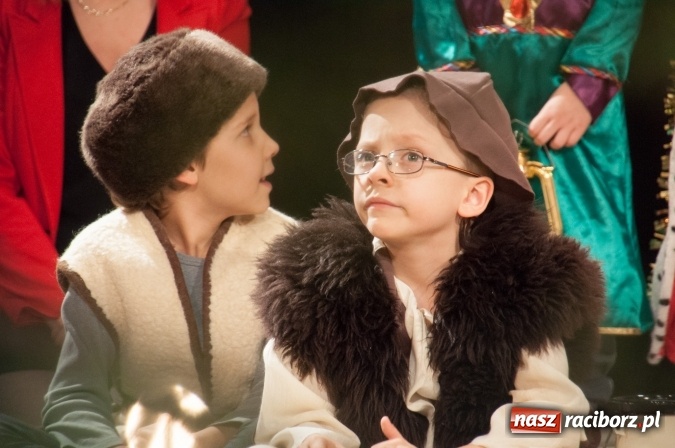 Zdjęcie w galerii na portalu naszraciborz.pl: Przedszkolaki ze Stokrotki z jasełkami na deskach Strzechy  wiadomości z regionu