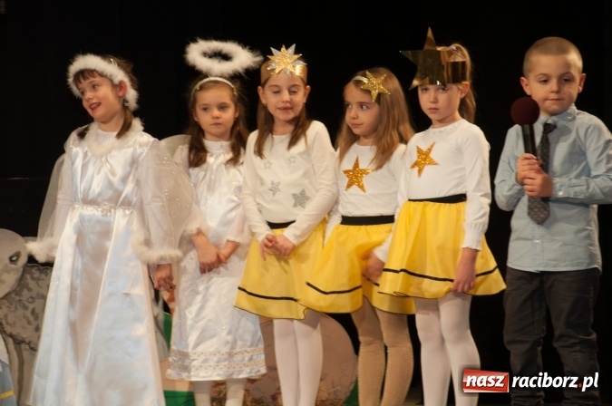 Zdjęcie w galerii na portalu naszraciborz.pl: Przedszkolaki ze Stokrotki z jasełkami na deskach Strzechy  wiadomości z regionu