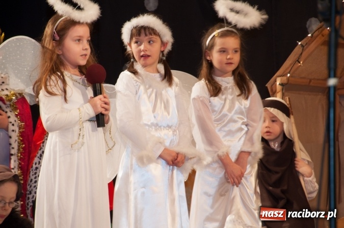 Zdjęcie w galerii na portalu naszraciborz.pl: Przedszkolaki ze Stokrotki z jasełkami na deskach Strzechy  wiadomości z regionu