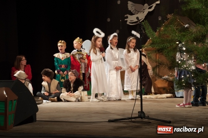 Zdjęcie w galerii na portalu naszraciborz.pl: Przedszkolaki ze Stokrotki z jasełkami na deskach Strzechy  wiadomości z regionu