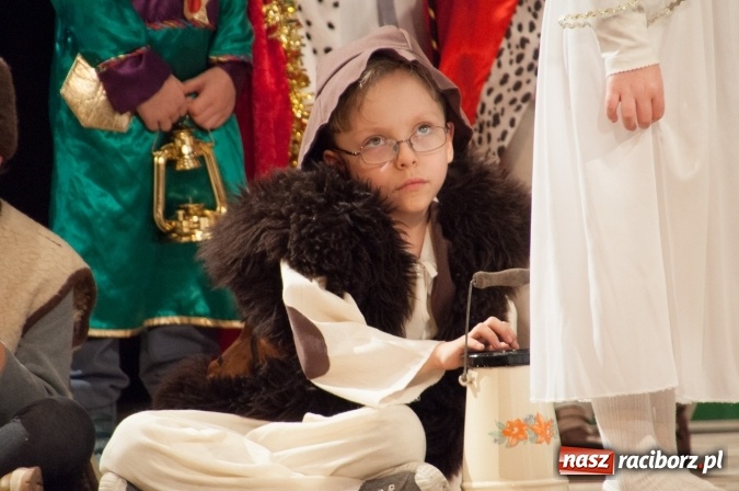 Zdjęcie w galerii na portalu naszraciborz.pl: Przedszkolaki ze Stokrotki z jasełkami na deskach Strzechy  wiadomości z regionu