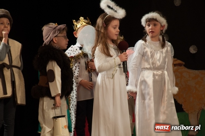 Zdjęcie w galerii na portalu naszraciborz.pl: Przedszkolaki ze Stokrotki z jasełkami na deskach Strzechy  wiadomości z regionu