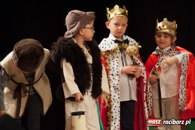 Zdjęcie w galerii na portalu naszraciborz.pl: Przedszkolaki ze Stokrotki z jasełkami na deskach Strzechy  wiadomości z regionu