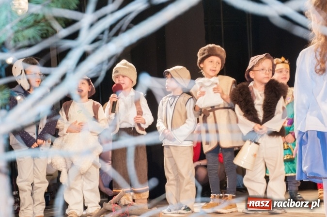 Zdjęcie w galerii na portalu naszraciborz.pl: Przedszkolaki ze Stokrotki z jasełkami na deskach Strzechy  wiadomości z regionu