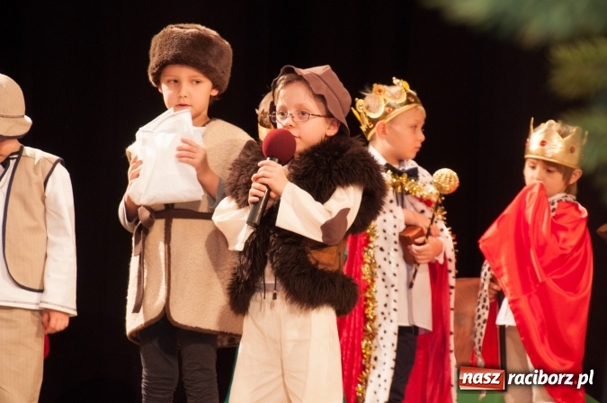 Zdjęcie w galerii na portalu naszraciborz.pl: Przedszkolaki ze Stokrotki z jasełkami na deskach Strzechy  wiadomości z regionu