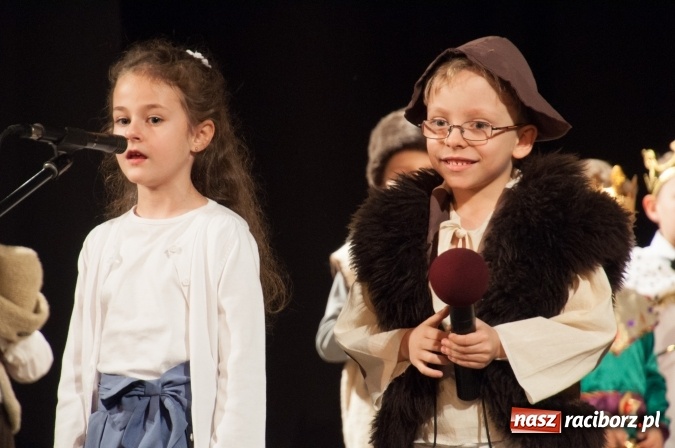 Zdjęcie w galerii na portalu naszraciborz.pl: Przedszkolaki ze Stokrotki z jasełkami na deskach Strzechy  wiadomości z regionu