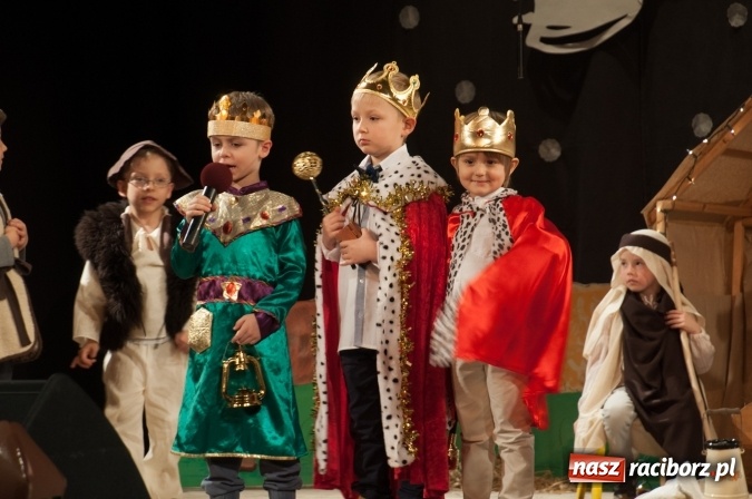 Zdjęcie w galerii na portalu naszraciborz.pl: Przedszkolaki ze Stokrotki z jasełkami na deskach Strzechy  wiadomości z regionu