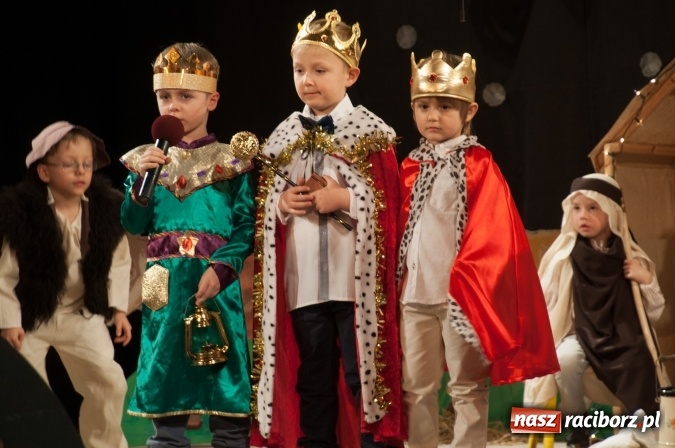 Zdjęcie w galerii na portalu naszraciborz.pl: Przedszkolaki ze Stokrotki z jasełkami na deskach Strzechy  wiadomości z regionu