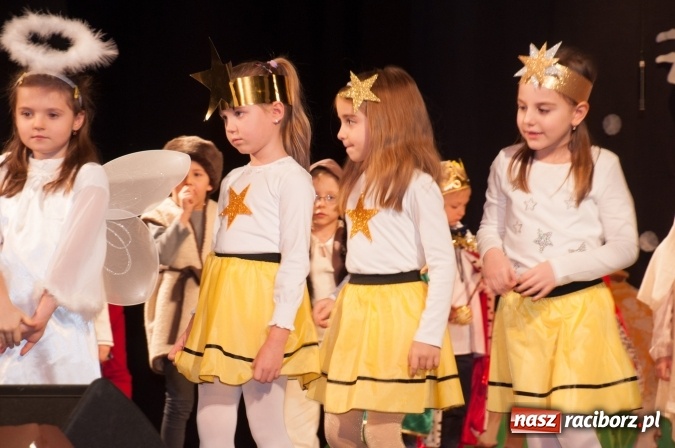 Zdjęcie w galerii na portalu naszraciborz.pl: Przedszkolaki ze Stokrotki z jasełkami na deskach Strzechy  wiadomości z regionu