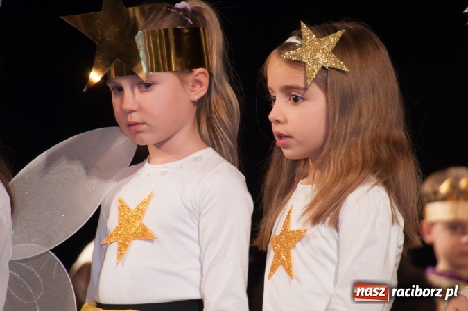 Zdjęcie w galerii na portalu naszraciborz.pl: Przedszkolaki ze Stokrotki z jasełkami na deskach Strzechy  wiadomości z regionu