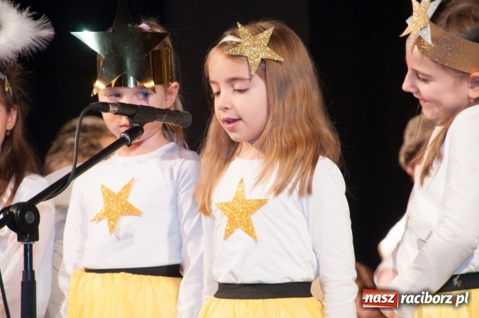 Zdjęcie w galerii na portalu naszraciborz.pl: Przedszkolaki ze Stokrotki z jasełkami na deskach Strzechy  wiadomości z regionu