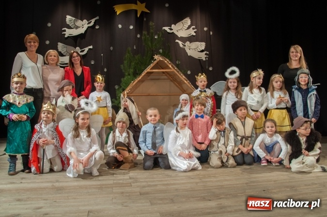 Zdjęcie w galerii na portalu naszraciborz.pl: Przedszkolaki ze Stokrotki z jasełkami na deskach Strzechy  wiadomości z regionu