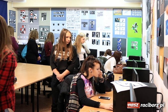 Zdjęcie w galerii na portalu naszraciborz.pl: Młodzież bytomskiego technikum zainteresowana studiami w Raciborzu  wiadomości z regionu