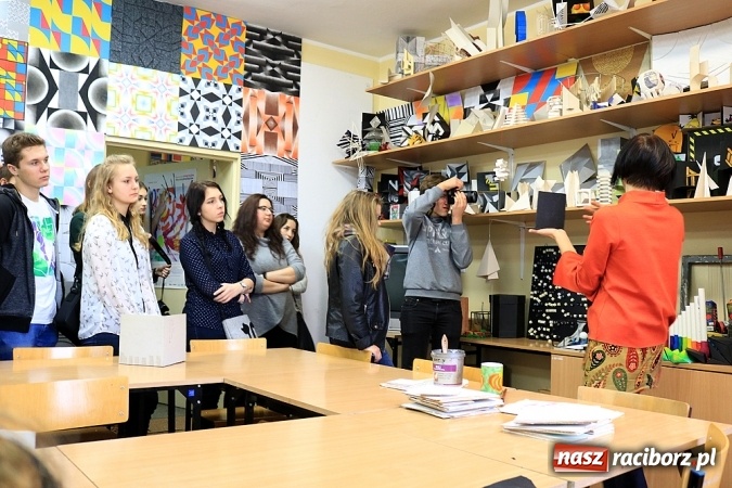 Zdjęcie w galerii na portalu naszraciborz.pl: Młodzież bytomskiego technikum zainteresowana studiami w Raciborzu  wiadomości z regionu