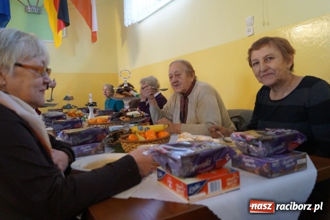 Zdjęcie w galerii na portalu naszraciborz.pl: Tu nikt nie czuje się samotny. GOPS w Nędzy zaprosił na wigilię wiadomości z regionu