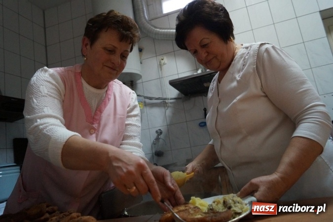 Zdjęcie w galerii na portalu naszraciborz.pl: Tu nikt nie czuje się samotny. GOPS w Nędzy zaprosił na wigilię wiadomości z regionu