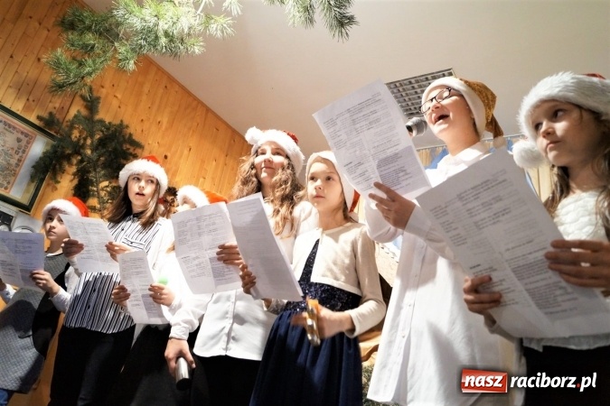 Zdjęcie w galerii na portalu naszraciborz.pl: Tu nikt nie czuje się samotny. GOPS w Nędzy zaprosił na wigilię wiadomości z regionu