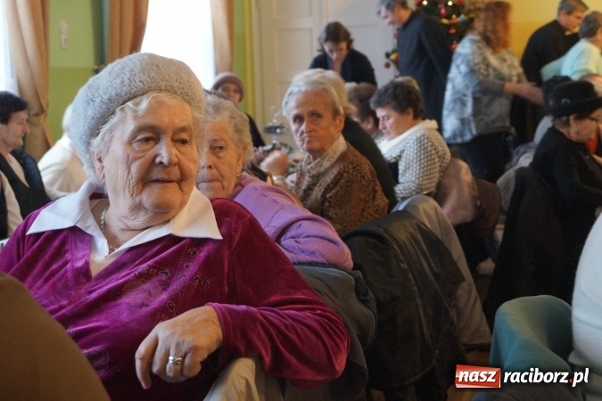 Zdjęcie w galerii na portalu naszraciborz.pl: Tu nikt nie czuje się samotny. GOPS w Nędzy zaprosił na wigilię wiadomości z regionu